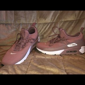 Woman’s Nike air max sneakers mauve 9.5